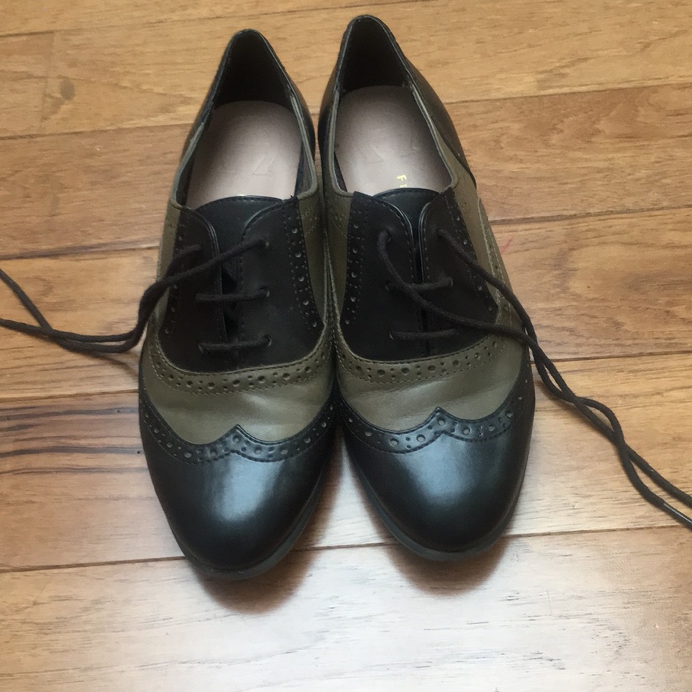 Oxford style shoes